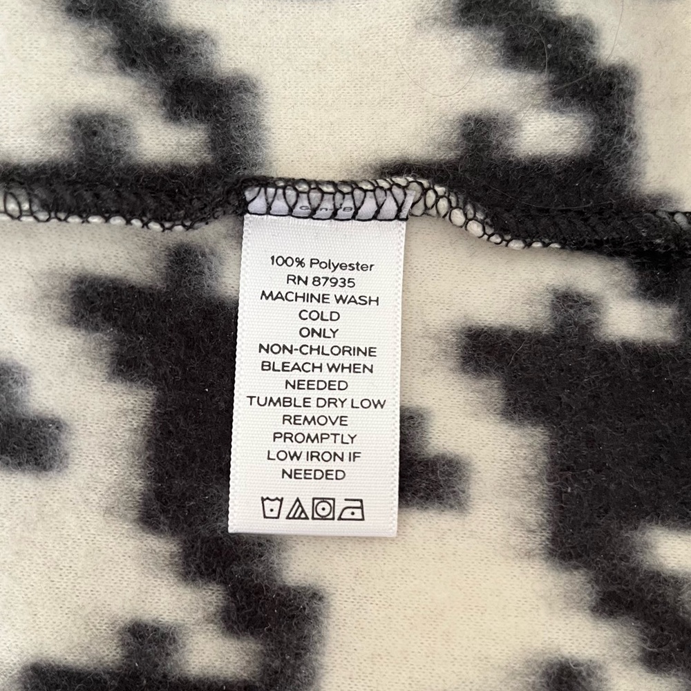 NEW Susan Graver lightweight fleece houndstooth vest - Picture 6 of 6